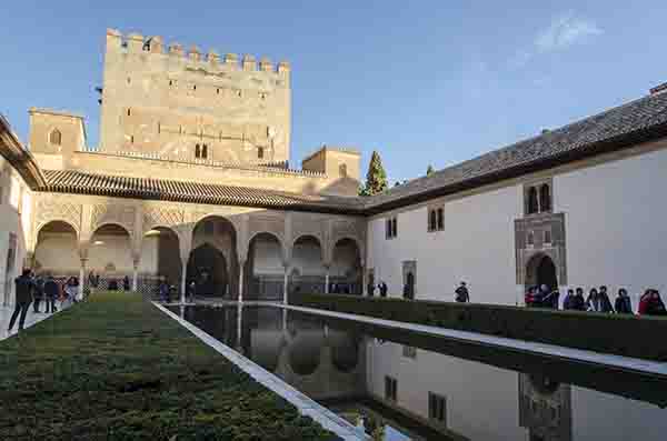 Granada 029 - La Alhambra - palacios Nazaries - Patio de Arrayanes.jpg